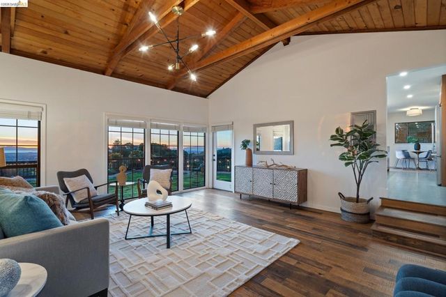 11448 Lochard St, Oakland, CA 94605