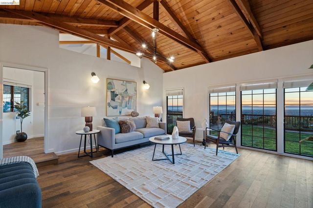 11448 Lochard St, Oakland, CA 94605