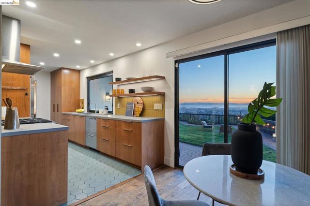 11448 Lochard St, Oakland, CA 94605