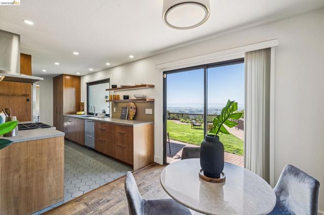 11448 Lochard St, Oakland, CA 94605