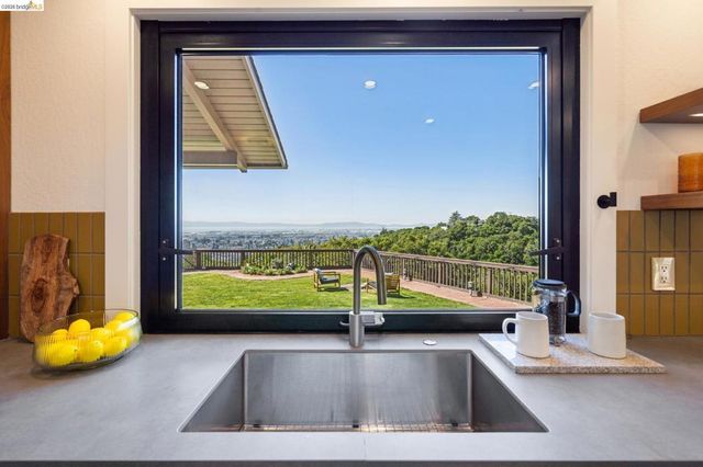 11448 Lochard St, Oakland, CA 94605