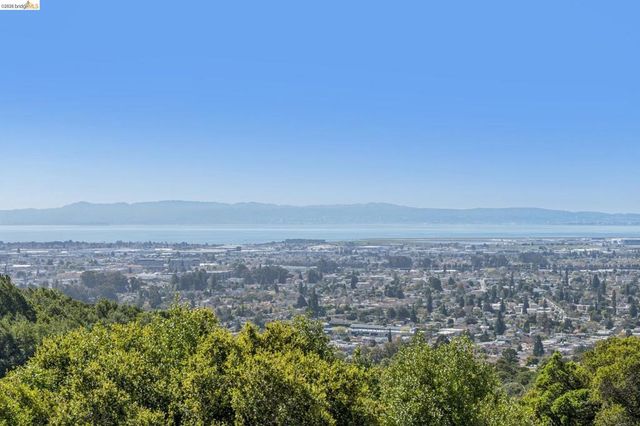 11448 Lochard St, Oakland, CA 94605