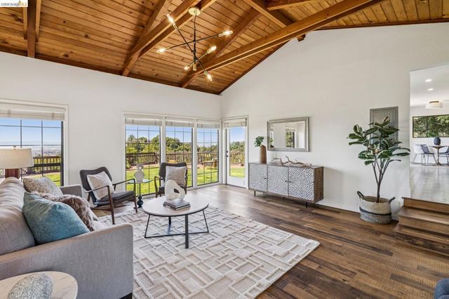 11448 Lochard St, Oakland, CA 94605