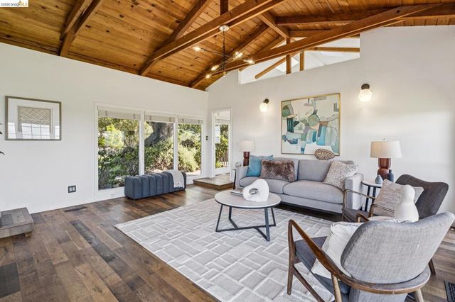 11448 Lochard St, Oakland, CA 94605