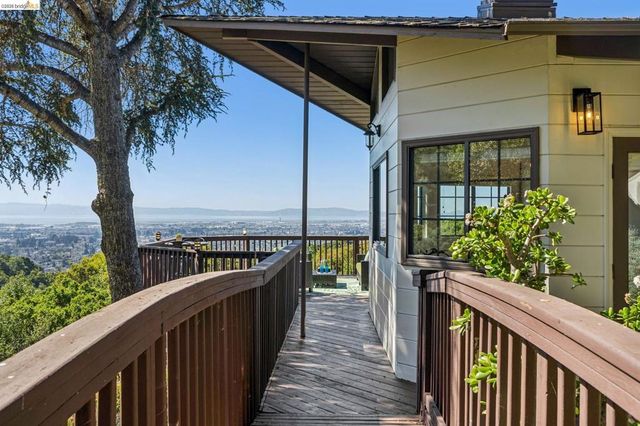 11448 Lochard St, Oakland, CA 94605