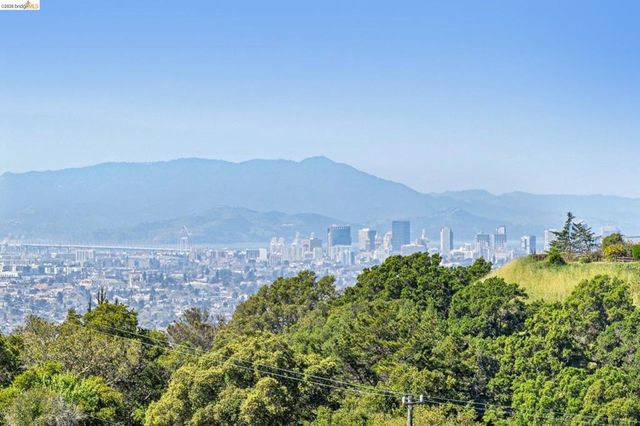 11448 Lochard St, Oakland, CA 94605