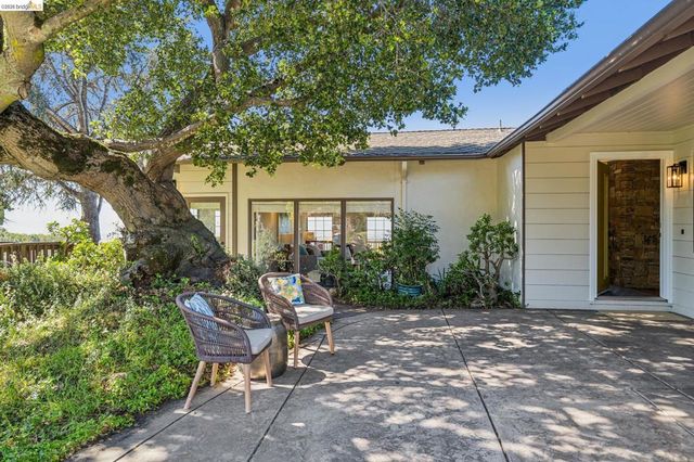 11448 Lochard St, Oakland, CA 94605