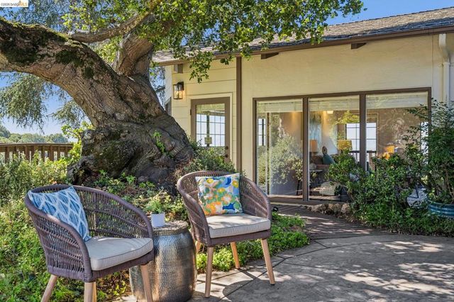 11448 Lochard St, Oakland, CA 94605