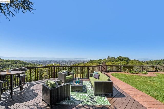 11448 Lochard St, Oakland, CA 94605