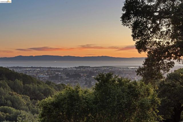 11448 Lochard St, Oakland, CA 94605