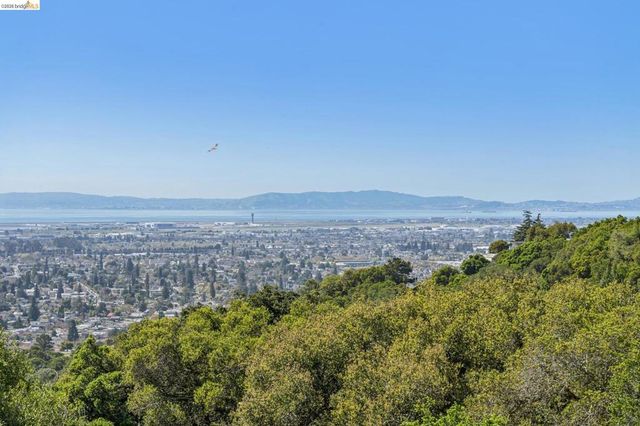 11448 Lochard St, Oakland, CA 94605