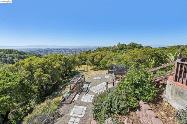 11448 Lochard St, Oakland, CA 94605