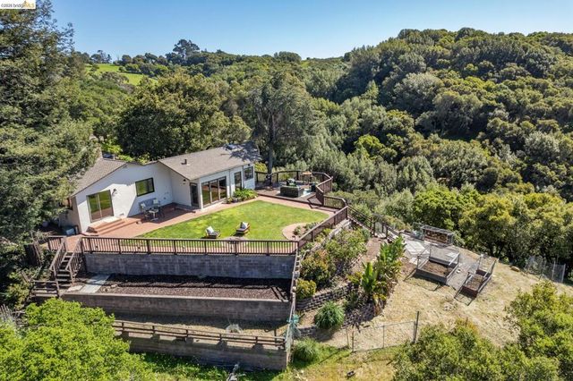 11448 Lochard St, Oakland, CA 94605