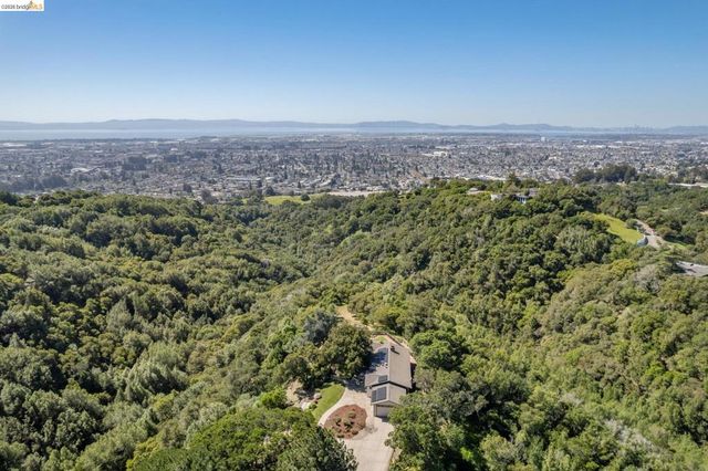 11448 Lochard St, Oakland, CA 94605