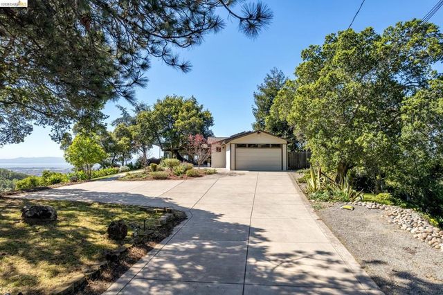 11448 Lochard St, Oakland, CA 94605