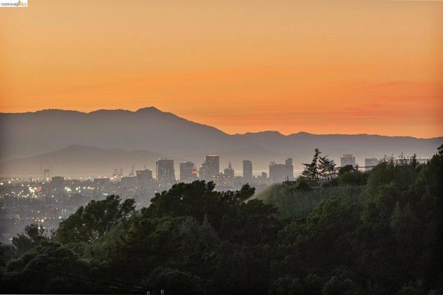 11448 Lochard St, Oakland, CA 94605