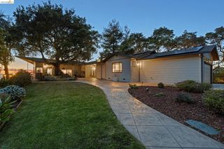 11448 Lochard St, Oakland, CA 94605