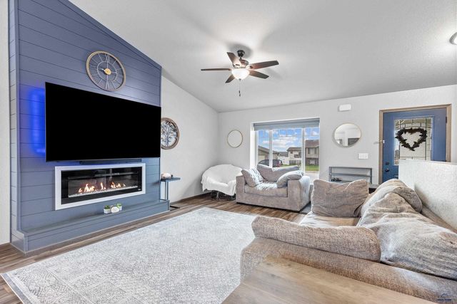 655 BOSWELL BLVD, Box Elder, SD 57719