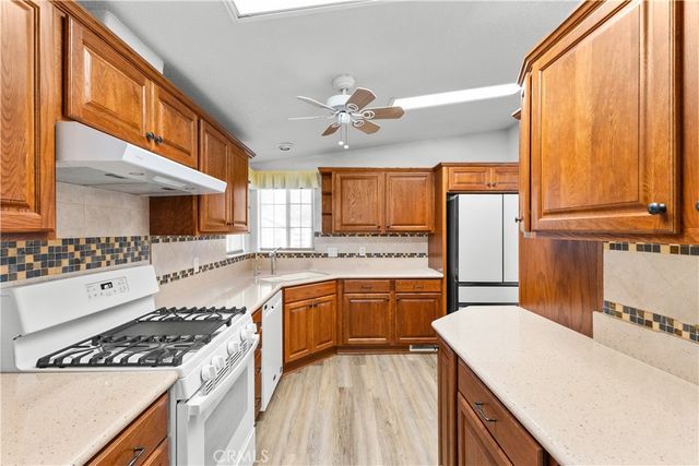 140 W Pioneer 100, Redlands, CA 92374