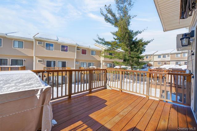 5307 Chelsea Cove N, Hopewell Junction, NY 12533