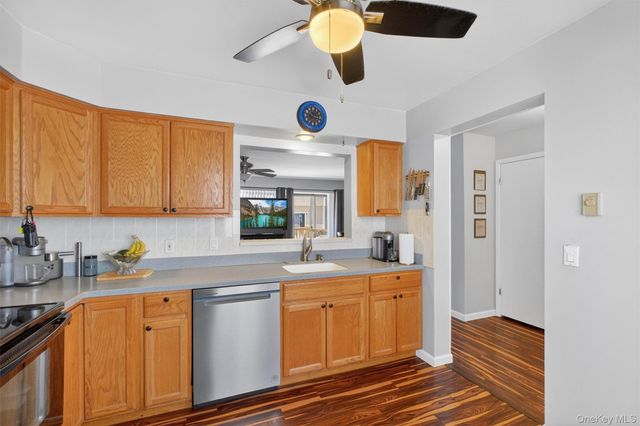 5307 Chelsea Cove N, Hopewell Junction, NY 12533