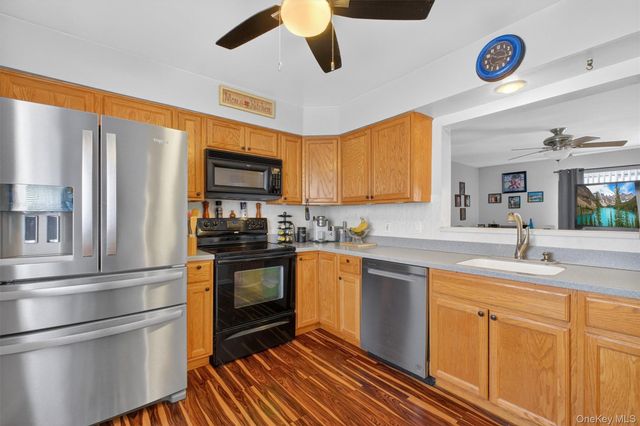 5307 Chelsea Cove N, Hopewell Junction, NY 12533