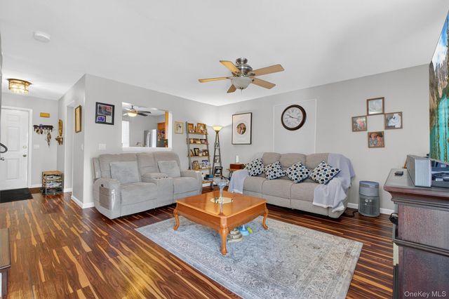 5307 Chelsea Cove N, Hopewell Junction, NY 12533