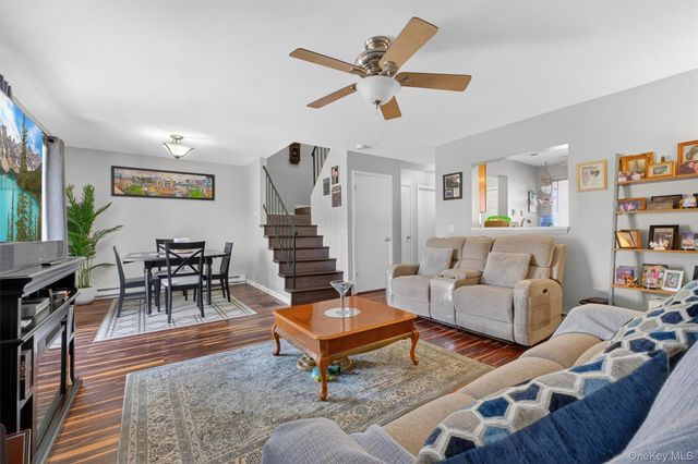 5307 Chelsea Cove N, Hopewell Junction, NY 12533