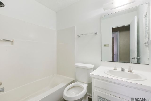 8195 Jefferson Park Dr, Baton Rouge, LA 70817
