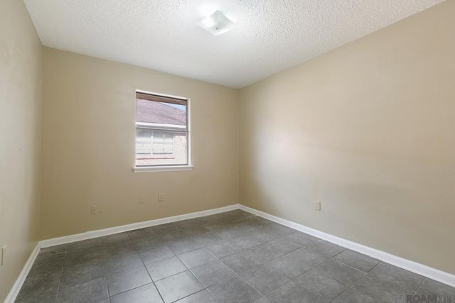 8195 Jefferson Park Dr, Baton Rouge, LA 70817