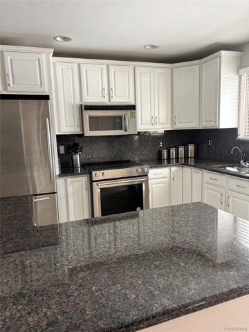 3668 Old Creek Road, Troy, MI 48084