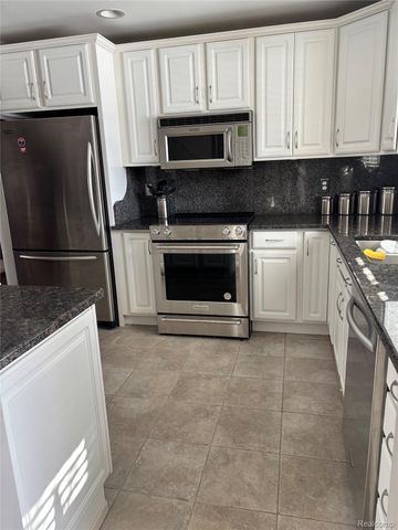3668 Old Creek Road, Troy, MI 48084