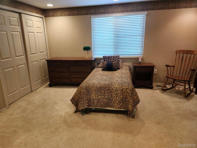 3668 Old Creek Road, Troy, MI 48084
