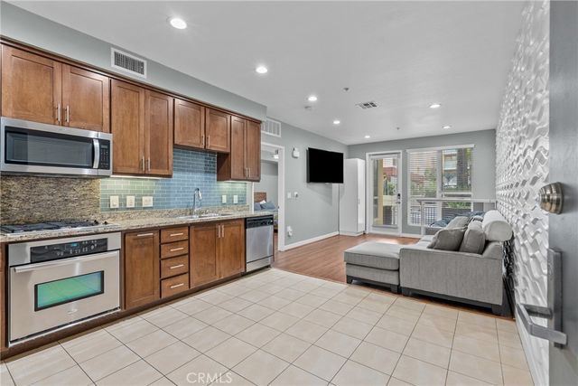 21301 Erwin Street 226, Woodland Hills, CA 91367