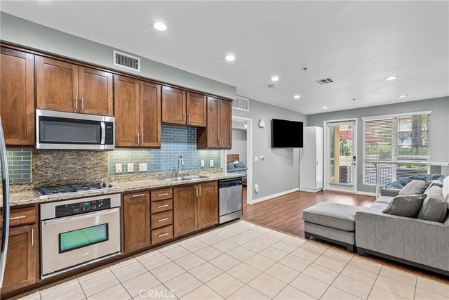 21301 Erwin Street 226, Woodland Hills, CA 91367