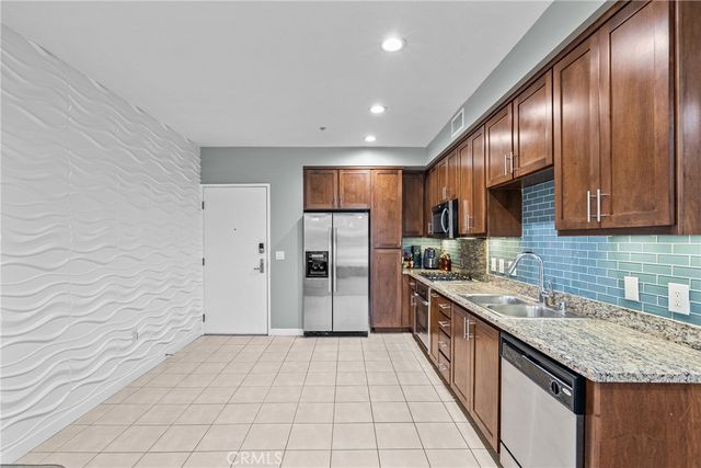 21301 Erwin Street 226, Woodland Hills, CA 91367