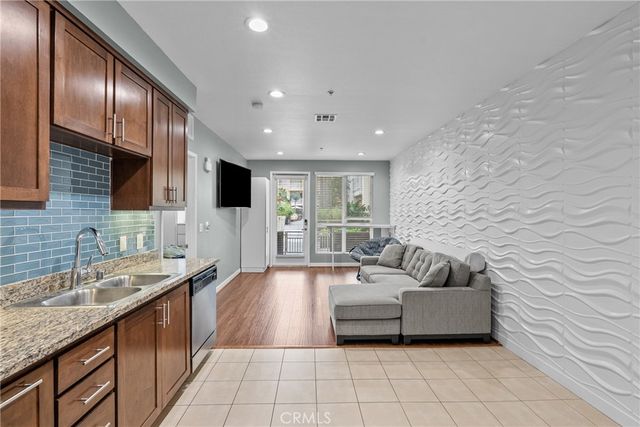 21301 Erwin Street 226, Woodland Hills, CA 91367