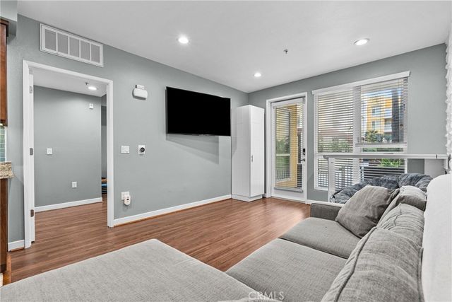 21301 Erwin Street 226, Woodland Hills, CA 91367