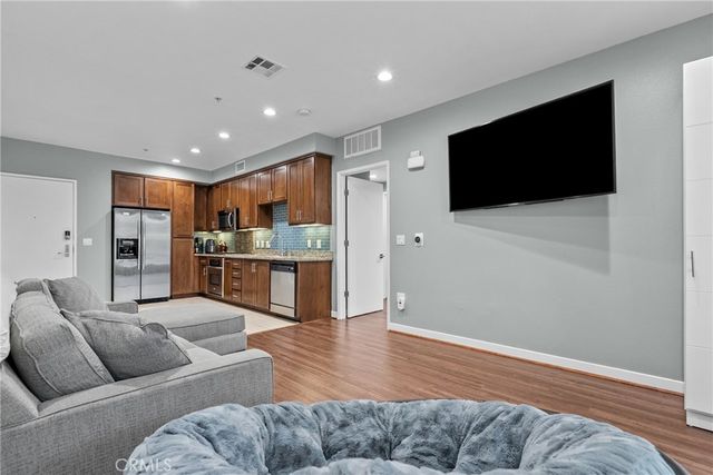 21301 Erwin Street 226, Woodland Hills, CA 91367