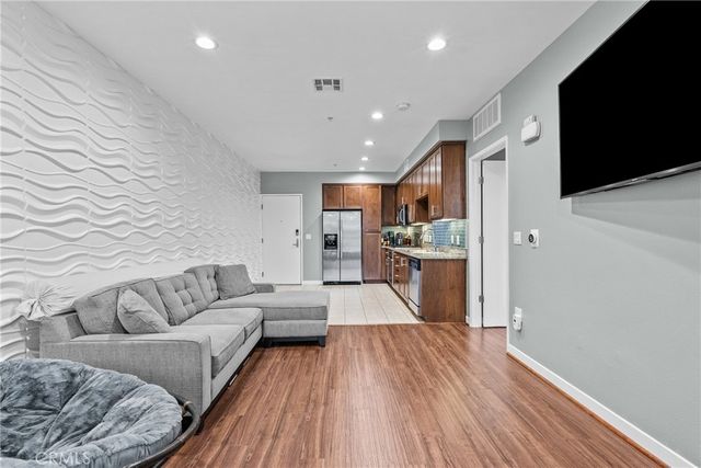 21301 Erwin Street 226, Woodland Hills, CA 91367