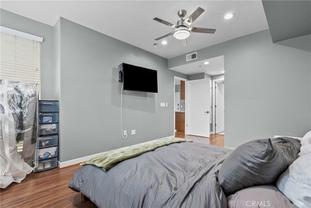 21301 Erwin Street 226, Woodland Hills, CA 91367