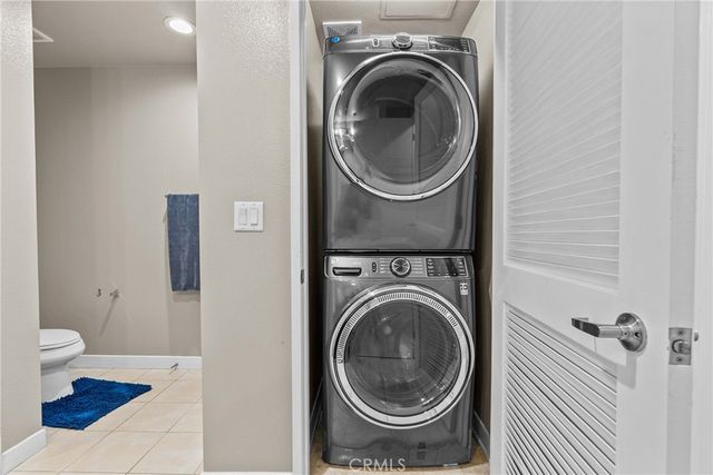 21301 Erwin Street 226, Woodland Hills, CA 91367