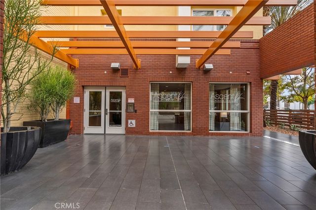 21301 Erwin Street 226, Woodland Hills, CA 91367