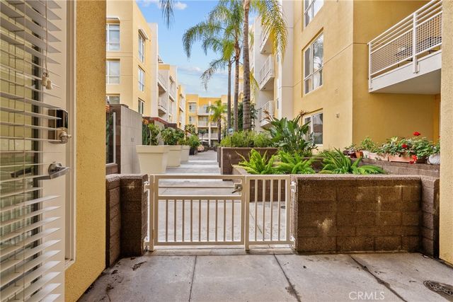 21301 Erwin Street 226, Woodland Hills, CA 91367