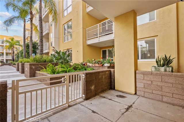 21301 Erwin Street 226, Woodland Hills, CA 91367
