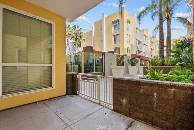 21301 Erwin Street 226, Woodland Hills, CA 91367
