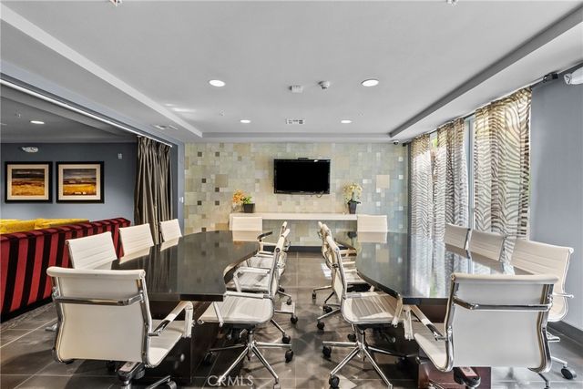 21301 Erwin Street 226, Woodland Hills, CA 91367