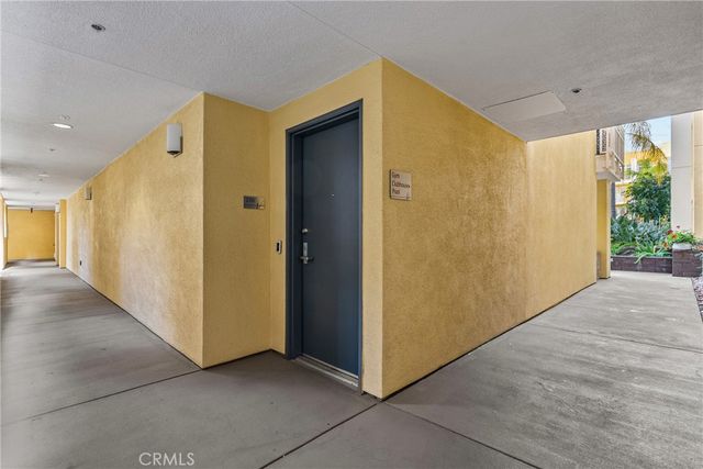 21301 Erwin Street 226, Woodland Hills, CA 91367