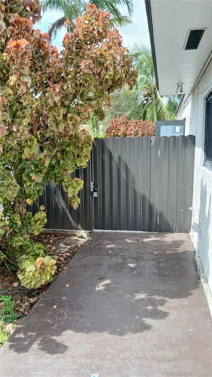 29XX SW 114th Ave 2, Miami, FL 33165