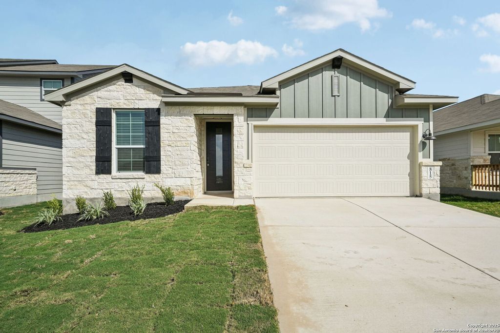 815 Shatterhand Blvd, San Antonio, TX 78260